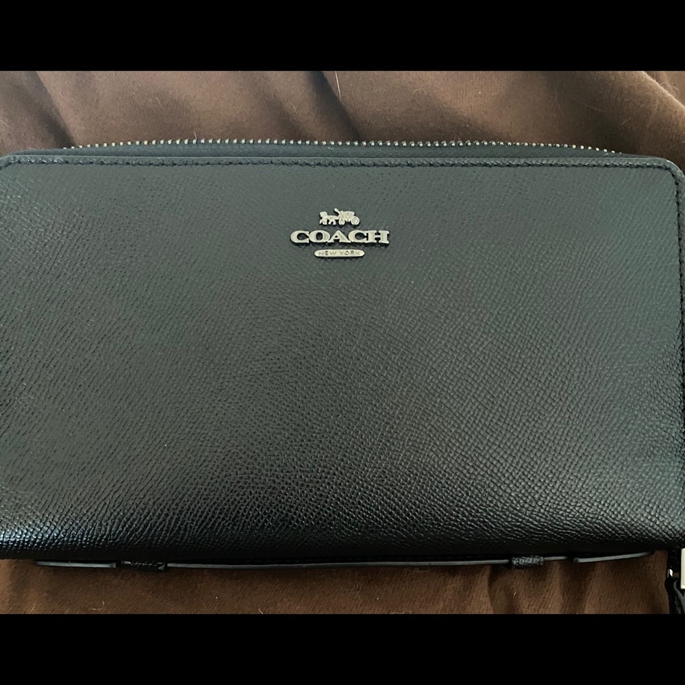NWT Coach Travel Wallet Beautiful Black Leather